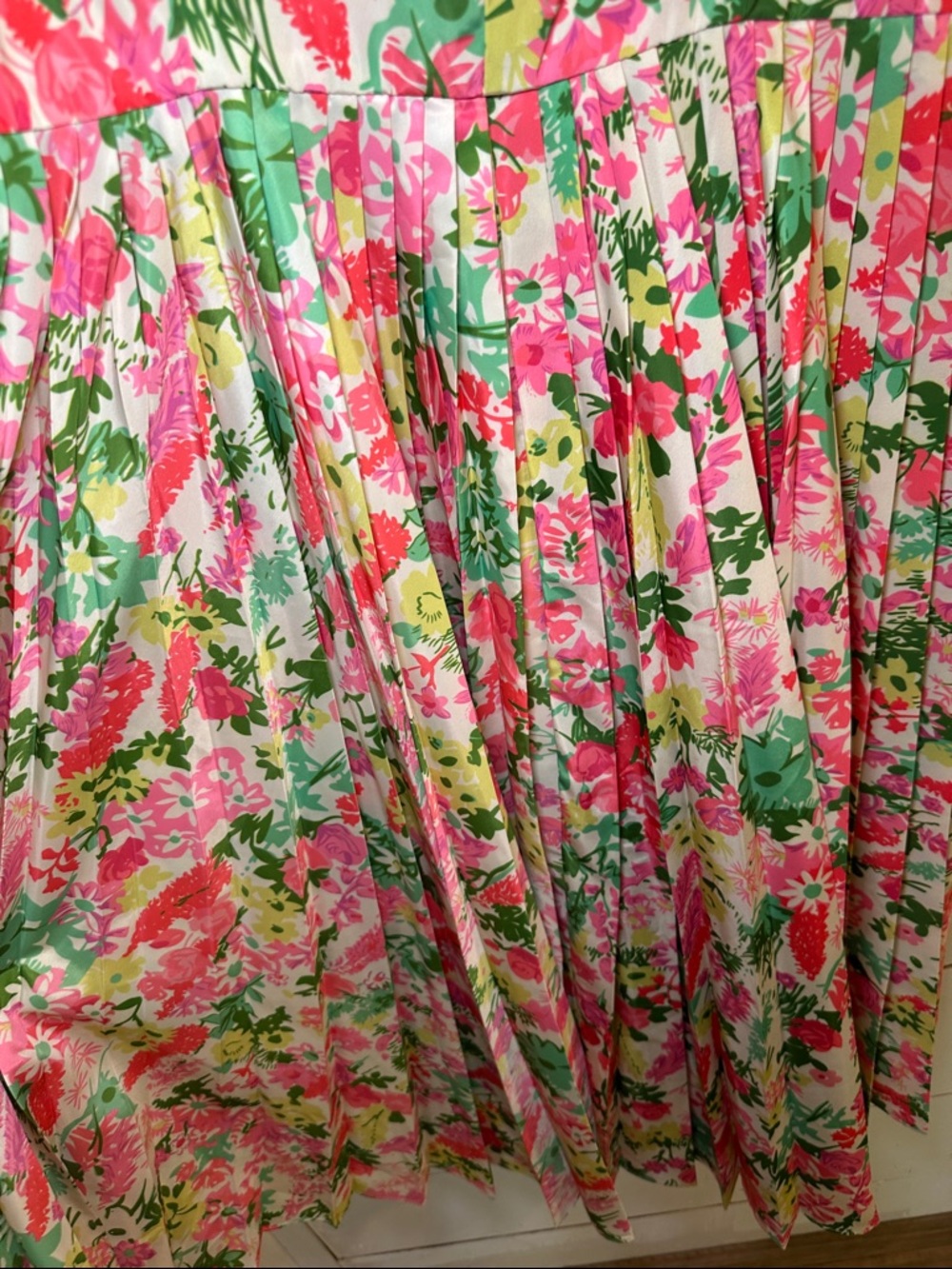 Tuckernuck Fiora Floral Pleat Dress - Picture 3 of 12